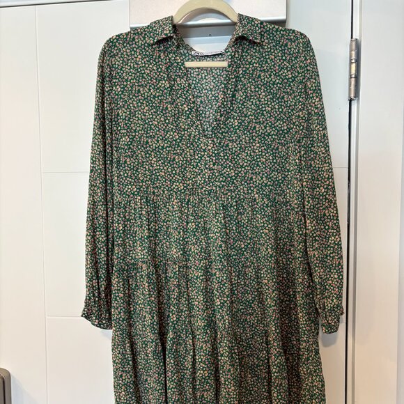 Zara Green Long Sleeved Floral Baby Doll Style - Picture 2 of 4